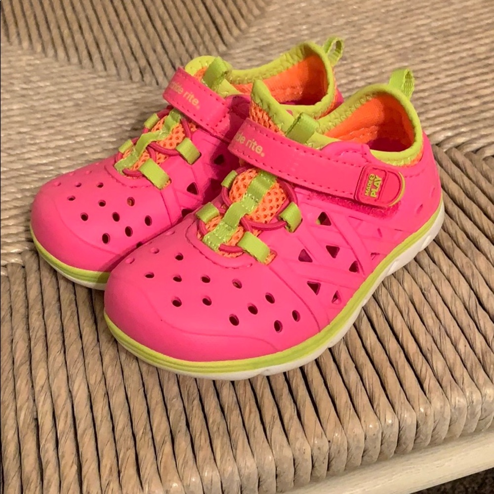 Stride right shoes